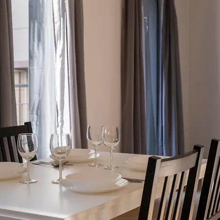 Staycampnou 3br With Balcony Lägenhet