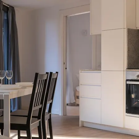 Staycampnou 3br With Balcony Lägenhet *