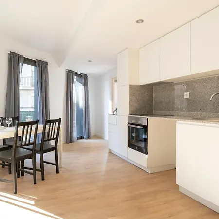 Lägenhet Staycampnou 3br With Balcony