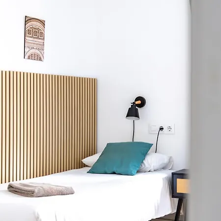 Staycampnou 3br With Balcony Lägenhet *