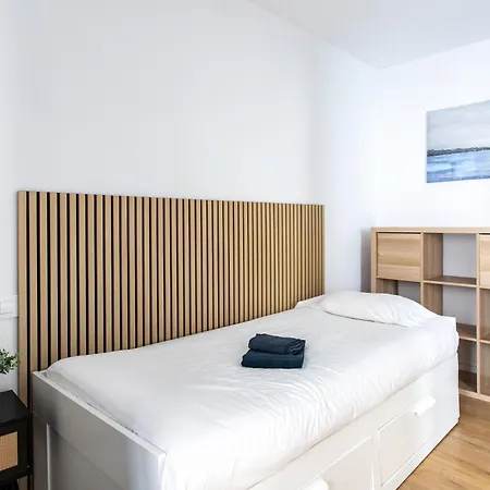 Staycampnou 3br With Balcony Lägenhet *